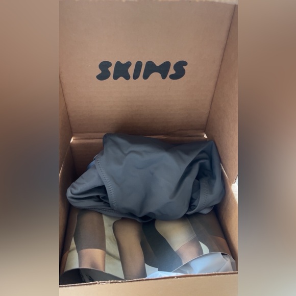 NWT Skims Swim - Picture 8 of 9